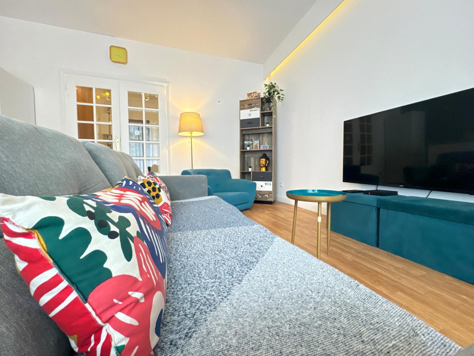 Appartement De Gaulle - Parade 24h - Parking - 6 Pers